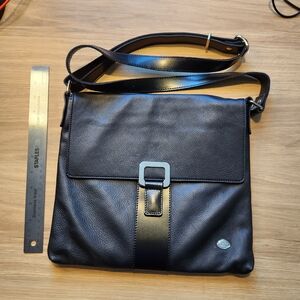 The TREND - Black Leather Crossbody Bag